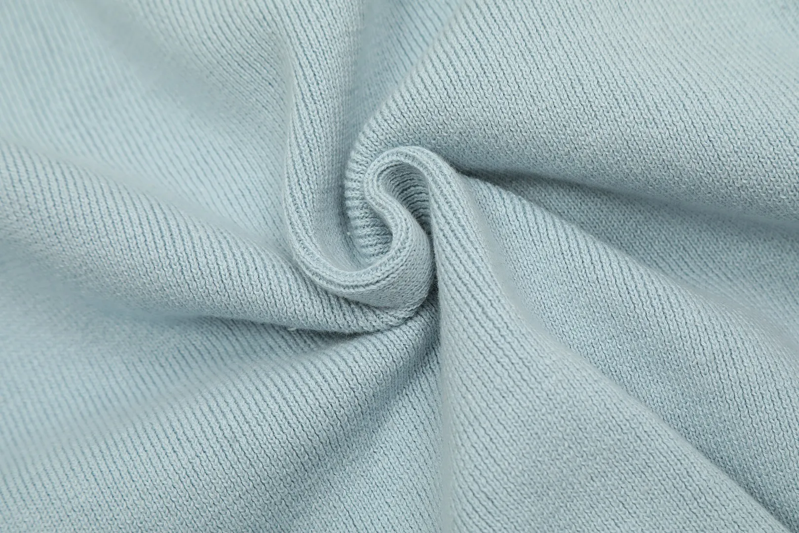 vivienne west wood Vivienne contrasting high-end Korean style cardigan knitted sweater wool 2024 autumn latest 🧩 15% merino cotton wool 85% wool blend 🧩Correct Italian 🇮🇹100% wool washed wheat logo Size: S -M- L Color: blue pink black gray